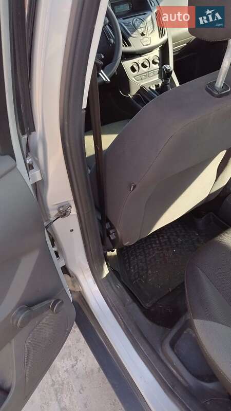 Хэтчбек Ford Focus 2014 в Глухове