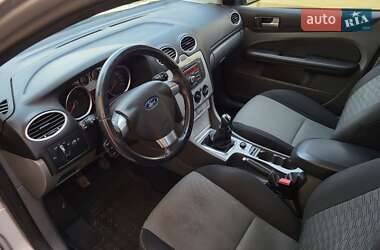 Хэтчбек Ford Focus 2011 в 