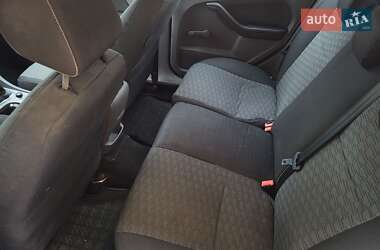 Хэтчбек Ford Focus 2011 в 