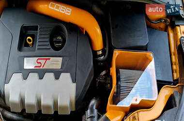 Хэтчбек Ford Focus 2013 в 