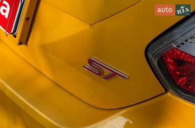 Хэтчбек Ford Focus 2013 в 