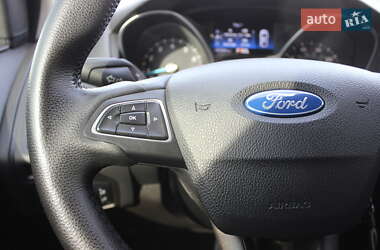 Седан Ford Focus 2016 в 