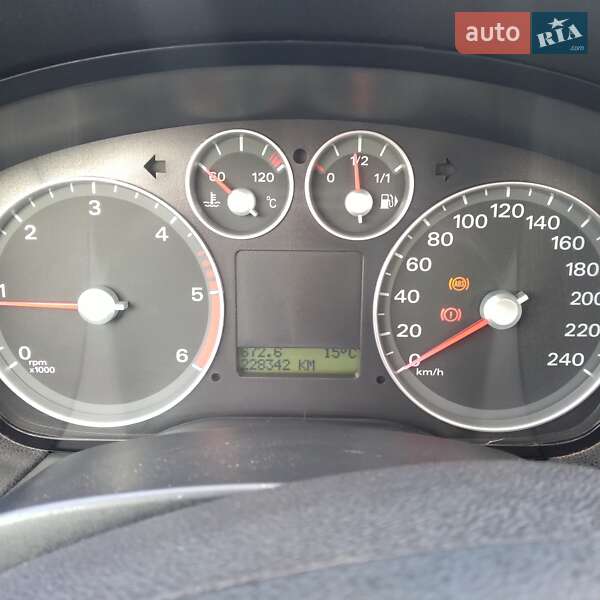 Хэтчбек Ford Focus 2005 в Каменец-Подольском