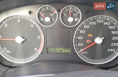Хэтчбек Ford Focus 2005 в 