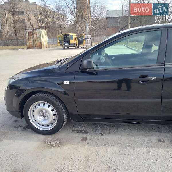 Хэтчбек Ford Focus 2005 в Каменец-Подольском