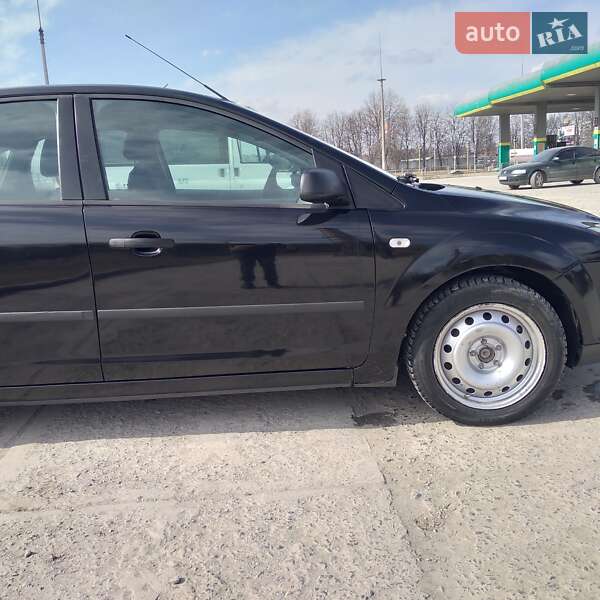 Хэтчбек Ford Focus 2005 в Каменец-Подольском