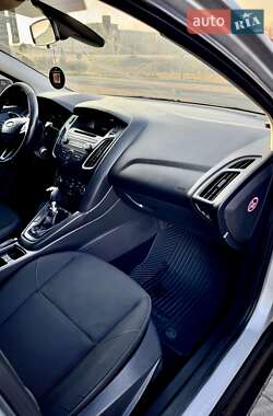 Хэтчбек Ford Focus 2015 в 