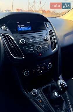 Хэтчбек Ford Focus 2015 в 