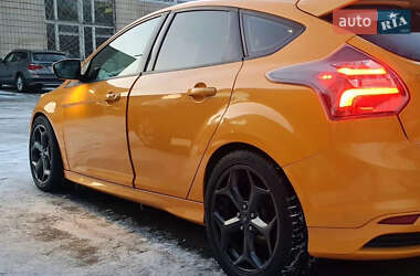 Хэтчбек Ford Focus 2013 в 