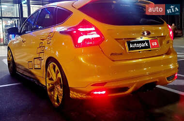 Хэтчбек Ford Focus 2013 в 