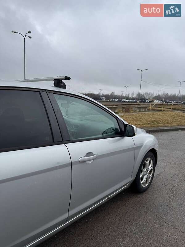 Седан Ford Focus 2010 в Львове