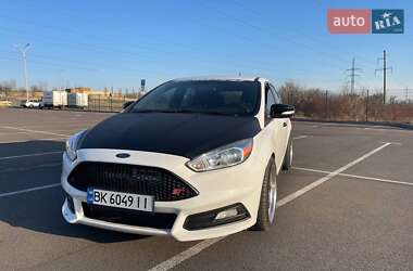 Хэтчбек Ford Focus 2016 в Ровно
