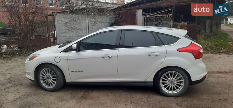 Хэтчбек Ford Focus 2013 в Новояворовске фото 4 Хэтчбек Ford Focus 2013 в Новояворовске