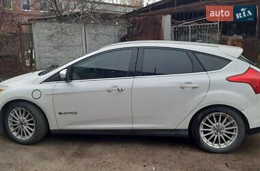 Хэтчбек Ford Focus 2013 в 