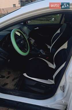 Хэтчбек Ford Focus 2015 в 
