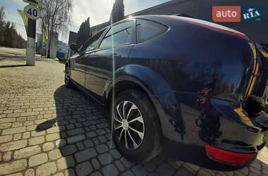Хэтчбек Ford Focus 2011 в 