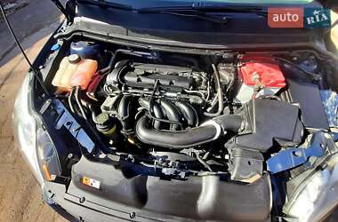 Хэтчбек Ford Focus 2011 в 