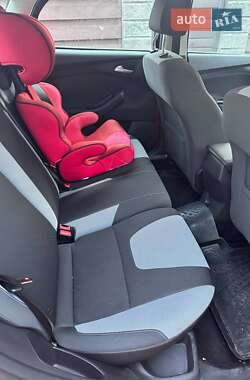 Хэтчбек Ford Focus 2013 в 
