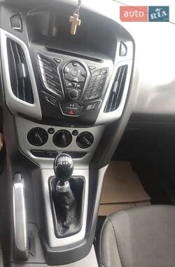Хэтчбек Ford Focus 2013 в 