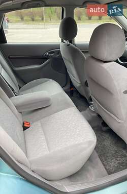 Хэтчбек Ford Focus 1998 в 