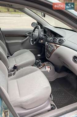 Хэтчбек Ford Focus 1998 в 