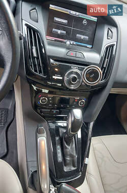 Хэтчбек Ford Focus 2013 в 