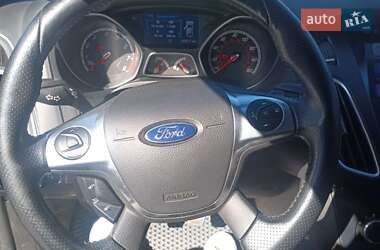 Хетчбек Ford Focus 2014 в 