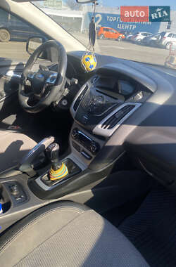 Хэтчбек Ford Focus 2013 в 