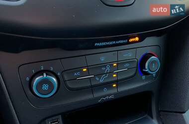 Седан Ford Focus 2015 в 