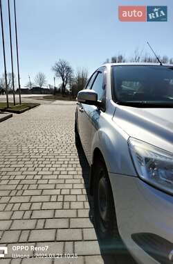 Хэтчбек Ford Focus 2011 в 