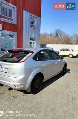 Хэтчбек Ford Focus 2011 в 