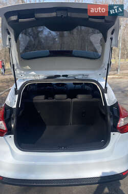 Хэтчбек Ford Focus 2014 в 
