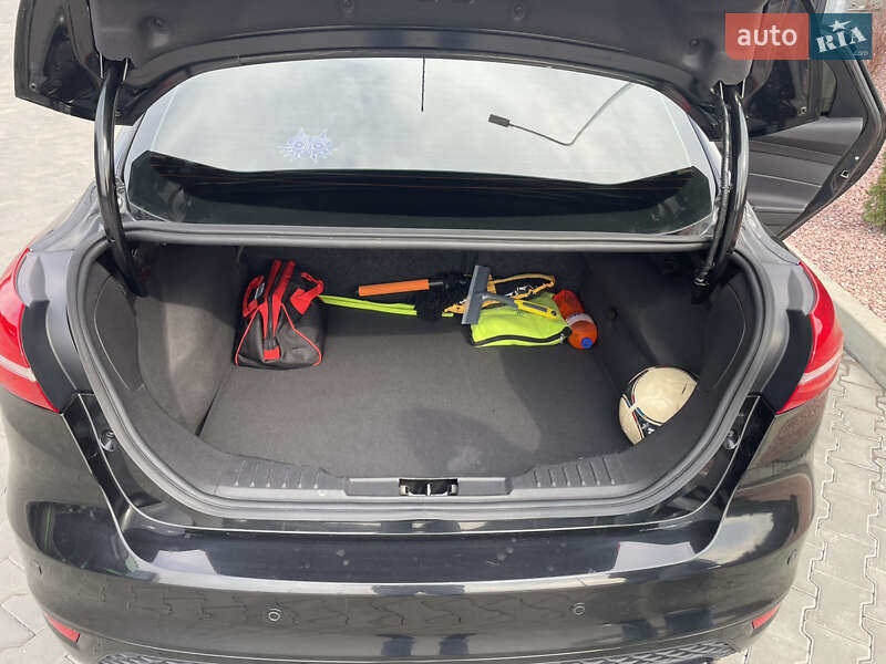Седан Ford Focus 2015 в Луцке