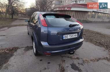 Хэтчбек Ford Focus 2005 в 