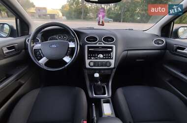 Хэтчбек Ford Focus 2005 в 