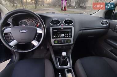 Хэтчбек Ford Focus 2005 в 