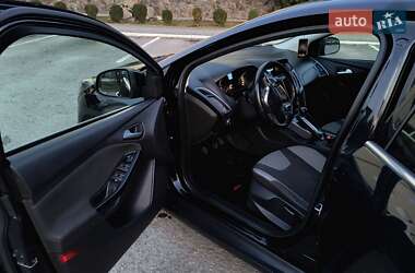 Хэтчбек Ford Focus 2013 в 