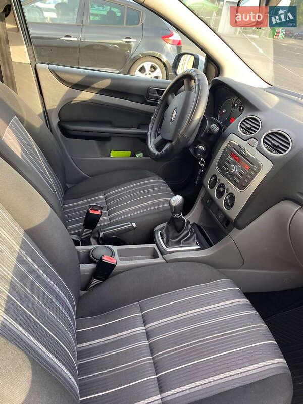 Хэтчбек Ford Focus 2011 в Киеве