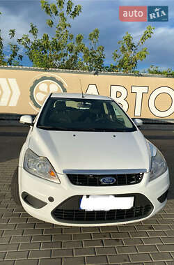 Хэтчбек Ford Focus 2011 в 