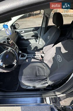 Хэтчбек Ford Focus 2010 в 