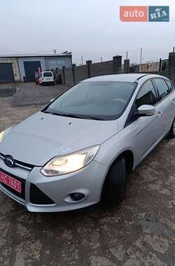 Хэтчбек Ford Focus 2011 в Сарнах