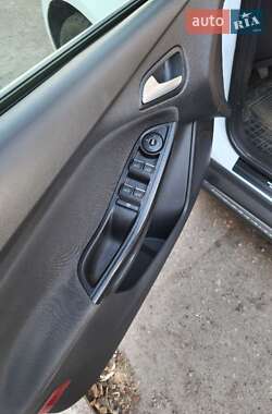 Хэтчбек Ford Focus 2013 в 