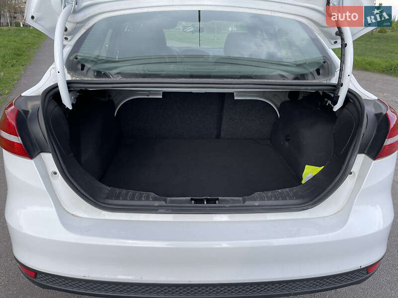 Седан Ford Focus 2015 в Горишних Плавнях