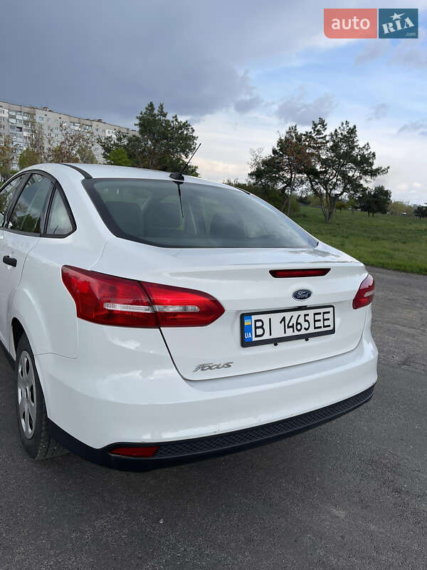 Седан Ford Focus 2015 в Горишних Плавнях