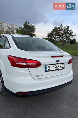 Седан Ford Focus 2015 в 