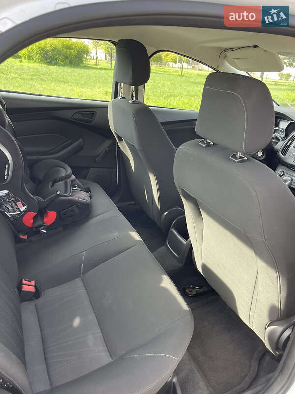 Седан Ford Focus 2015 в Горишних Плавнях