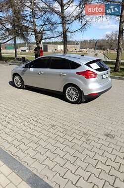 Хэтчбек Ford Focus 2015 в 