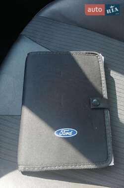 Хэтчбек Ford Focus 2011 в 