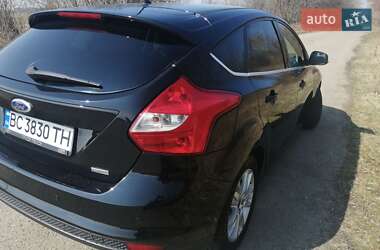Хэтчбек Ford Focus 2011 в 
