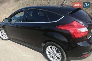 Хэтчбек Ford Focus 2011 в 